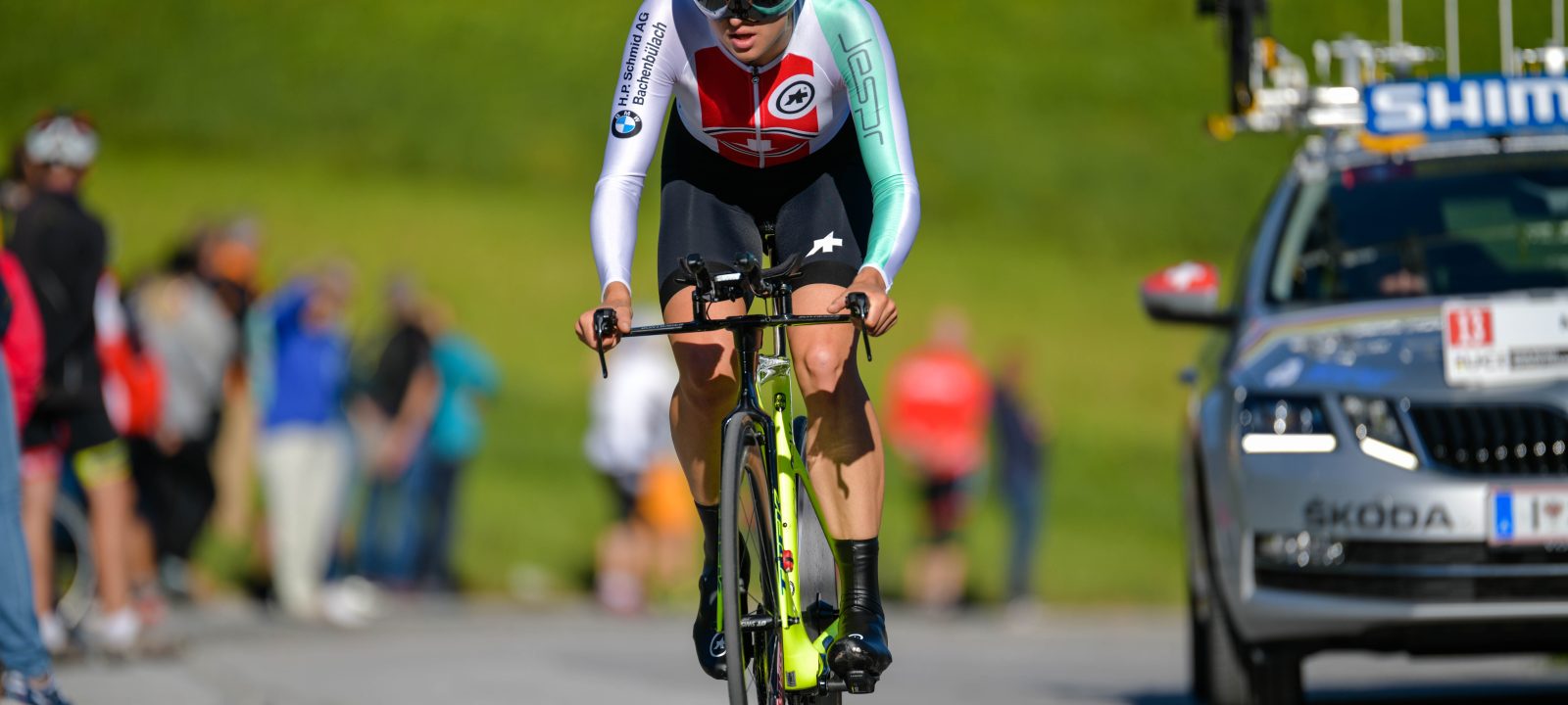 Marlen Reusser durante una contrarreloj de los Campeonatos del Mundo de ciclismo en ruta