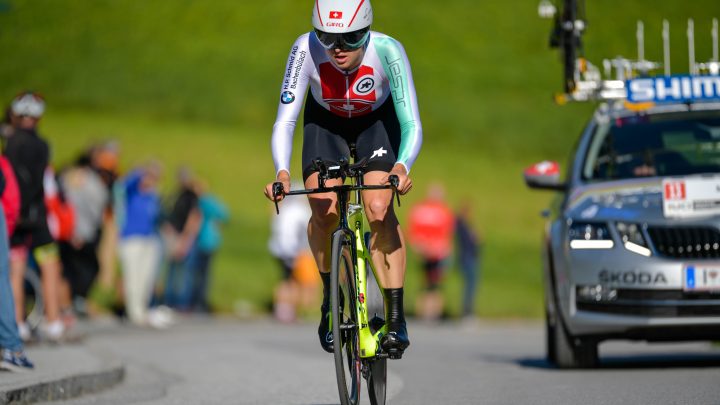 Marlen Reusser durante una contrarreloj de los Campeonatos del Mundo de ciclismo en ruta
